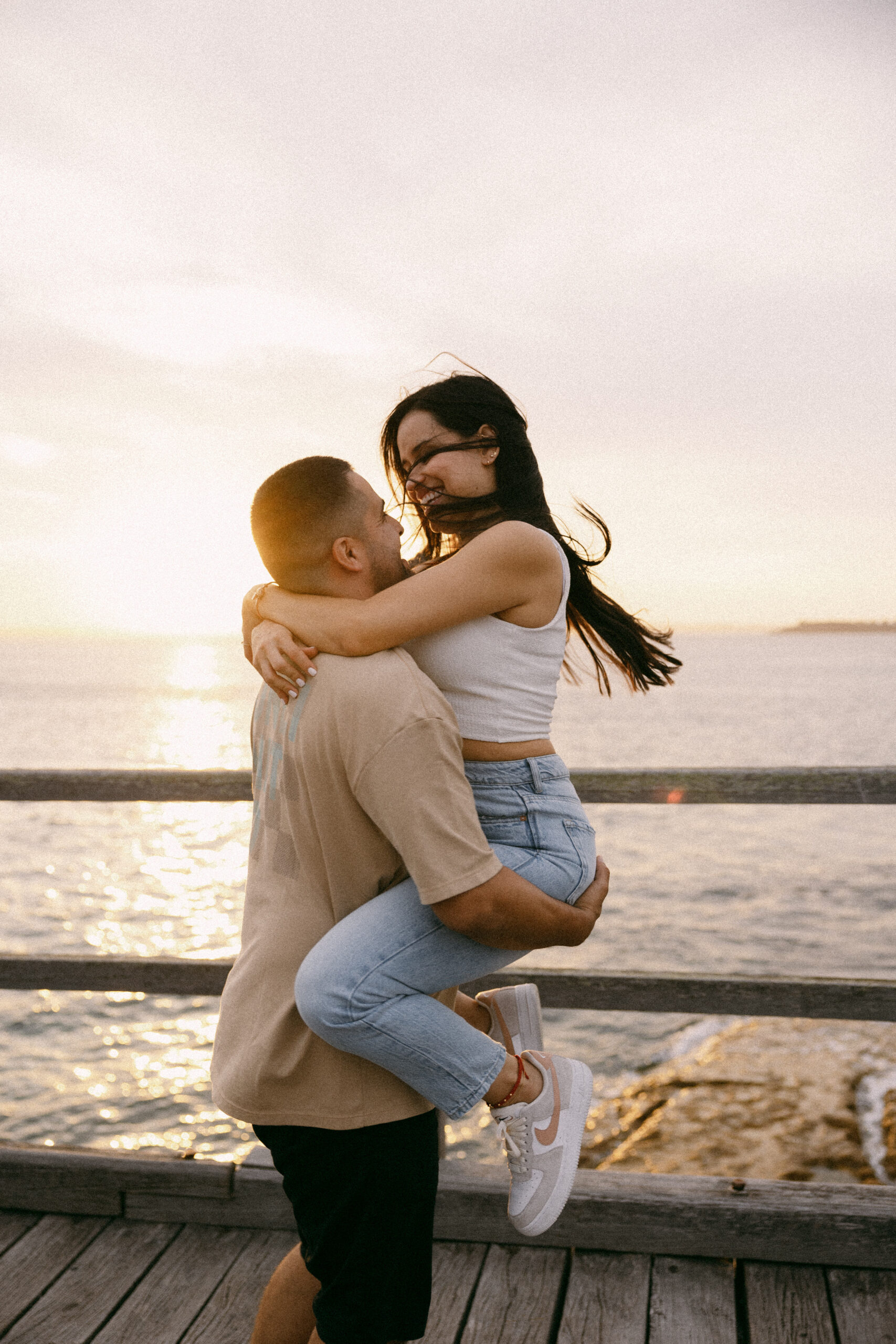 A sunset couple photoshoot in Sydney with Mollie Gray Photography